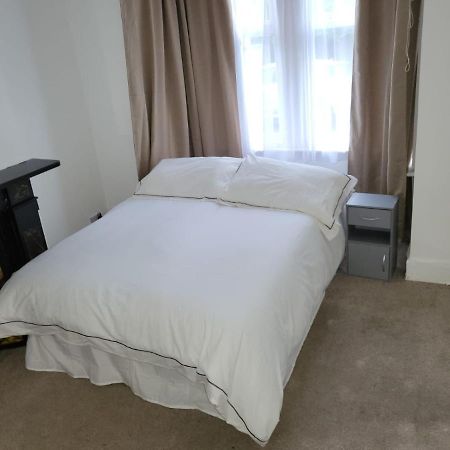 Affordable Rooms In Gillingham Джиллингем Экстерьер фото