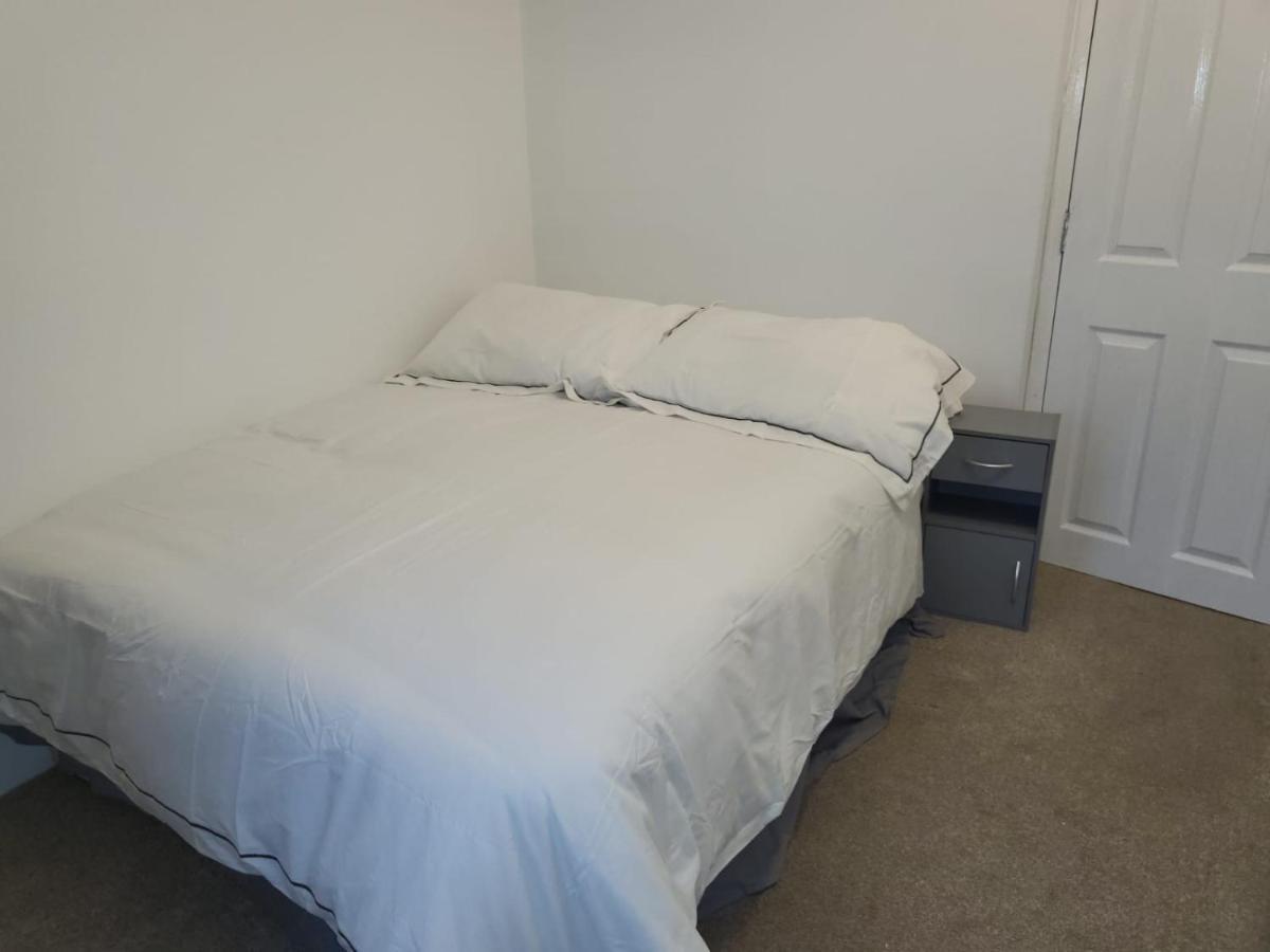Affordable Rooms In Gillingham Джиллингем Экстерьер фото